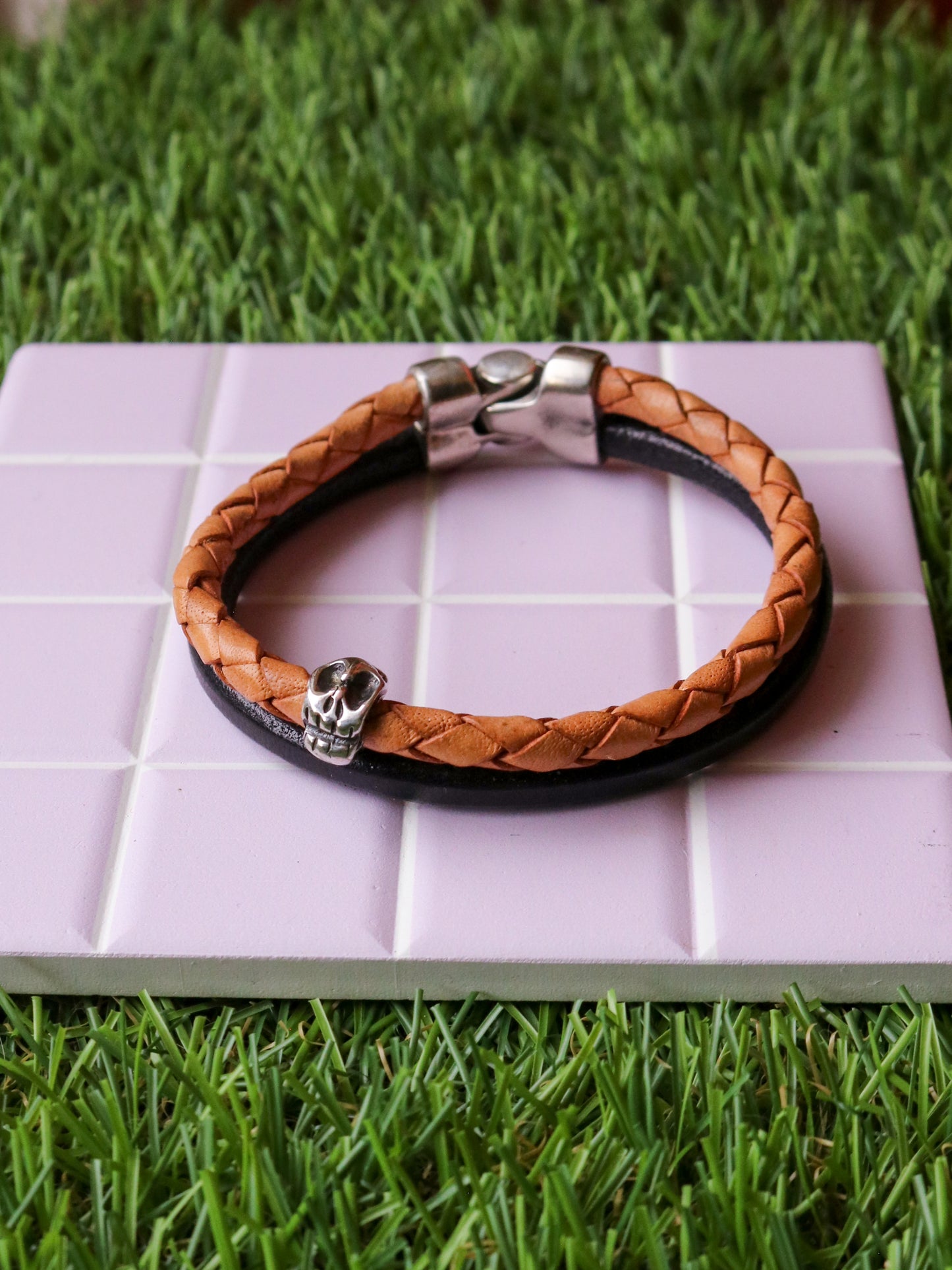[MISFIT/SAMPLE] Friendship Leather Bracelet | 7.5" NATURAL BRAID + BLACK + SKULLY
