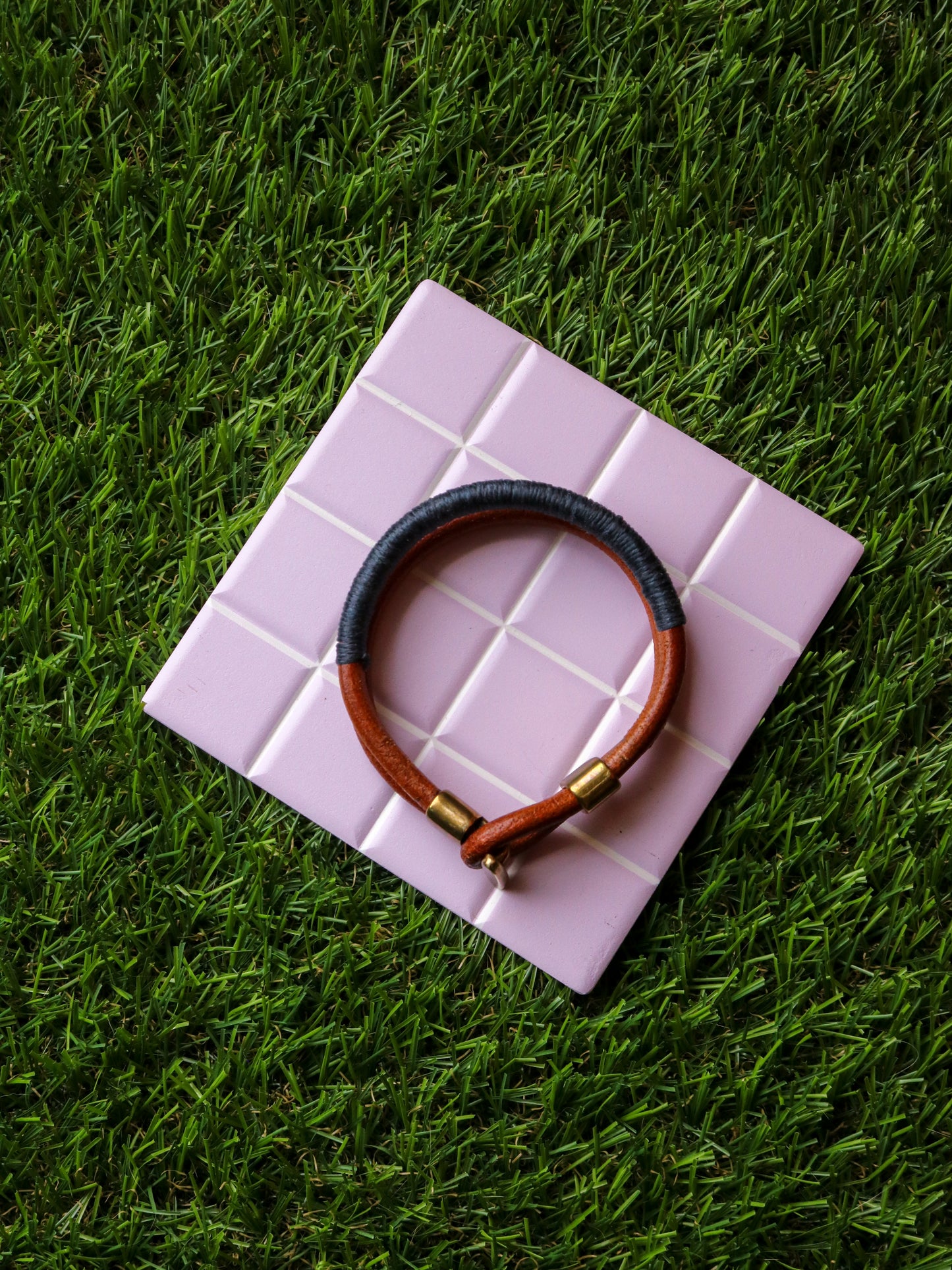 [MISFIT/SAMPLE] Friendship Leather Bracelet | 7.75" TAN + INDIGO THREAD + BRASS T-CLASP