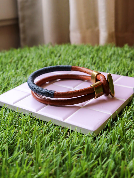 [MISFIT/SAMPLE] Friendship Leather Bracelet | 7.75" TAN + INDIGO THREAD + BRASS T-CLASP