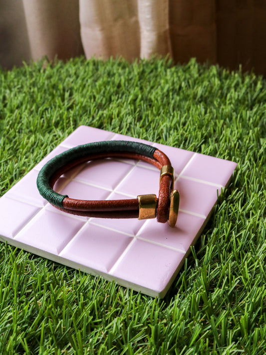 [MISFIT/SAMPLE] Friendship Leather Bracelet | 8.25"  TAN + GREEN THREAD + BRASS
