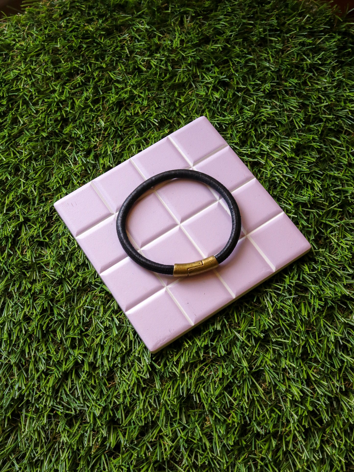 [MISFIT/SAMPLE] Friendship Leather Bracelet | 8" INDIGO DIPPED NATURAL + BRASS MAGNETIC CLASP