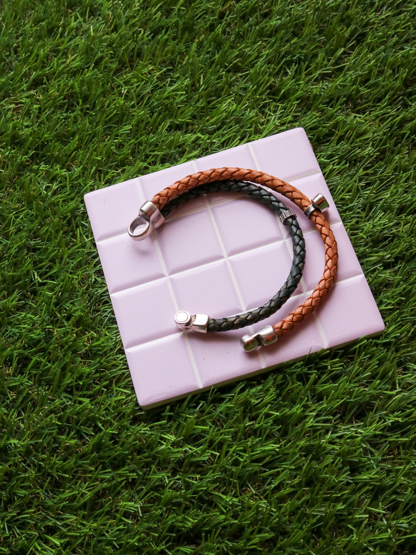 [MISFIT/SAMPLE] Friendship Leather Bracelet | 6.75" NOTCH+FLETCH + NATURAL&INDIGO BRAID