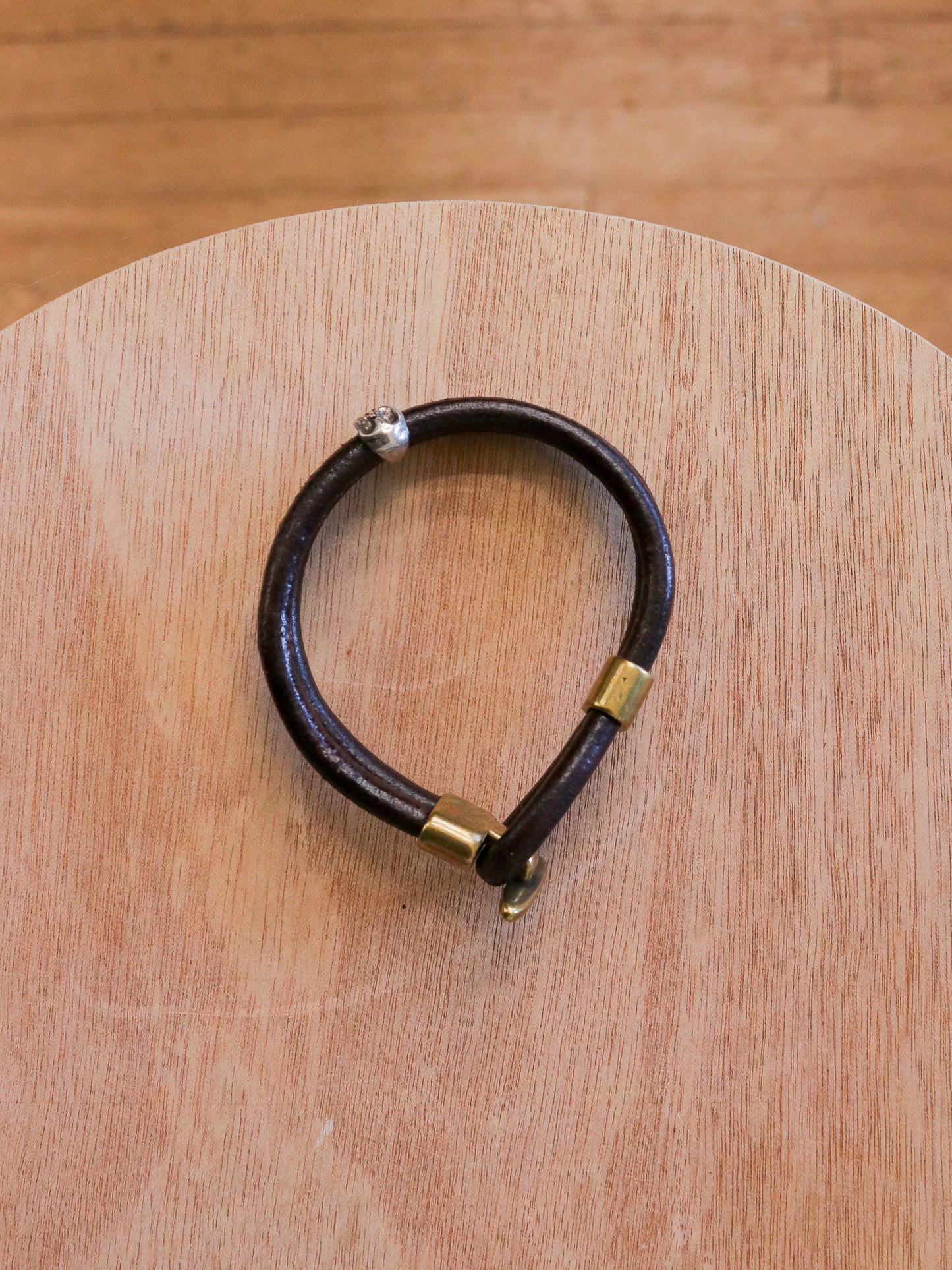 [MISFIT/SAMPLE] Friendship Leather Bracelet |8" BROWN + SKULL + BRASS T-CLASP