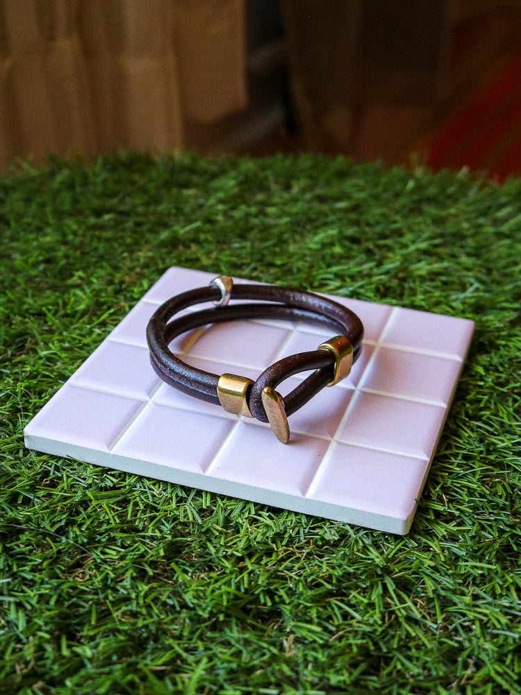 [MISFIT/SAMPLE] Friendship Leather Bracelet |8" BLACK + SKULL + BRASS T-CLASP