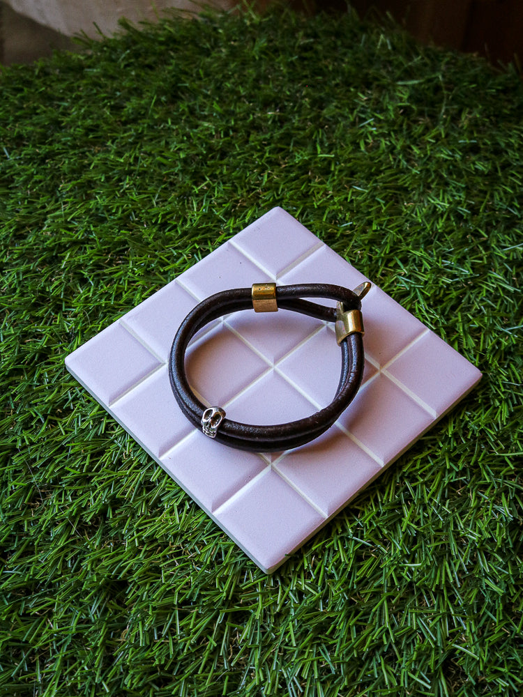 [MISFIT/SAMPLE] Friendship Leather Bracelet |8" BLACK + SKULL + BRASS T-CLASP