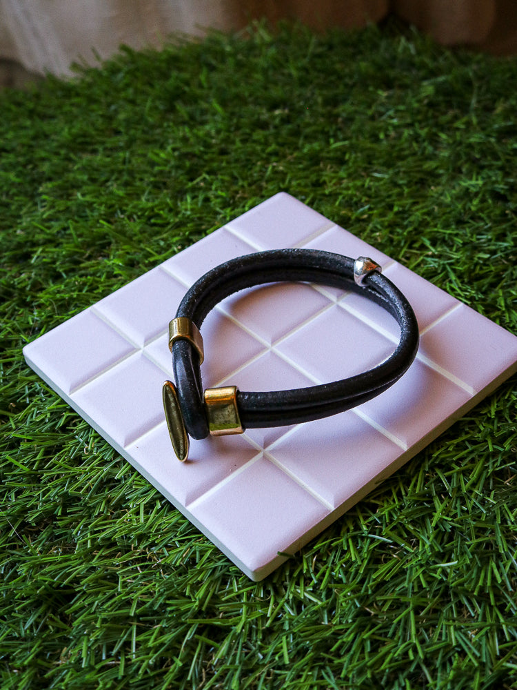 [MISFIT/SAMPLE] Friendship Leather Bracelet |8" BLACK + SKULL + BRASS T-CLASP