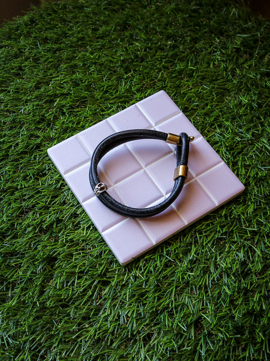 [MISFIT/SAMPLE] Friendship Leather Bracelet |8" BLACK + SKULL + BRASS T-CLASP