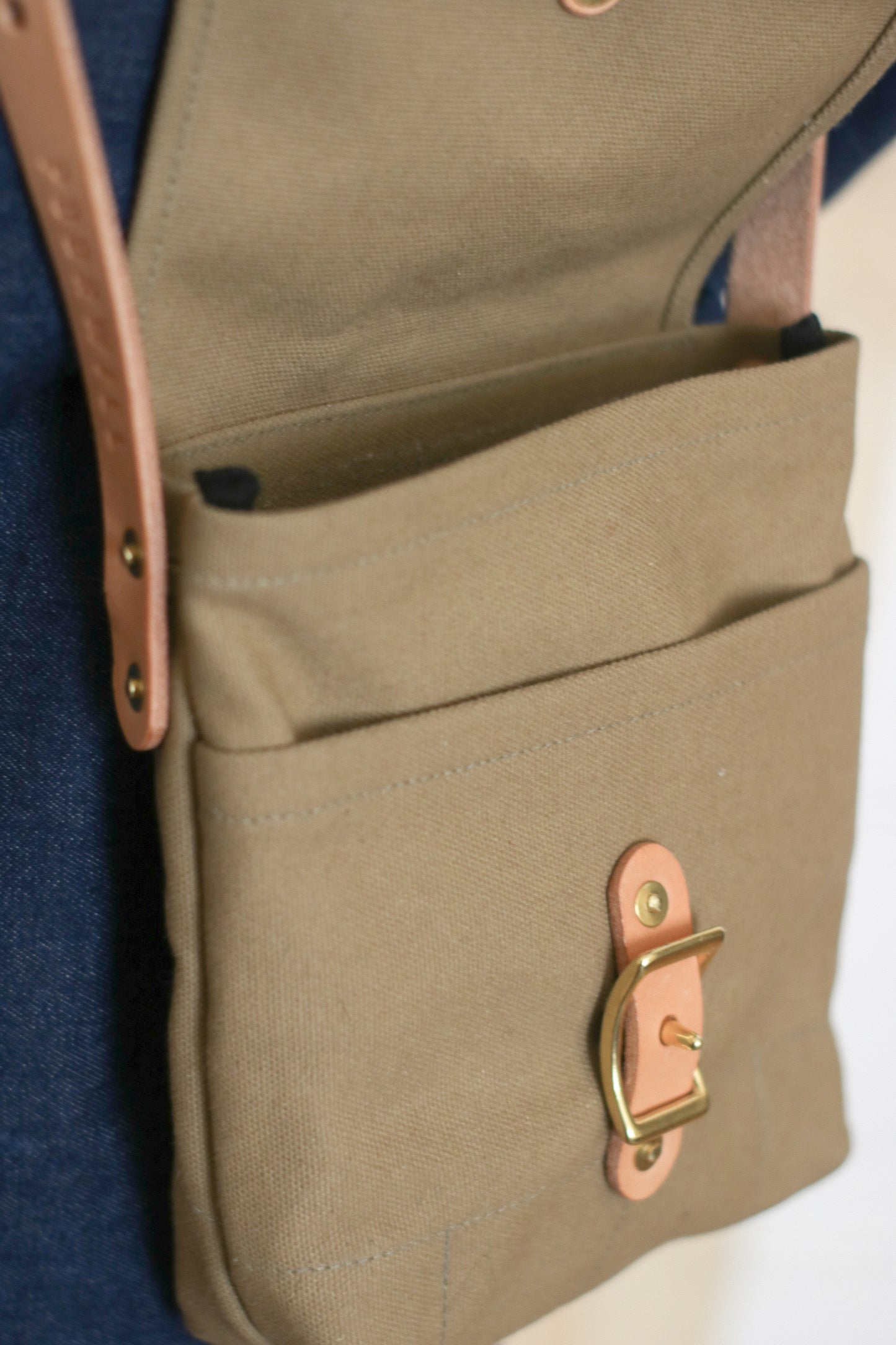 Small Cross Body Bag | HEAVY TAN CANVAS