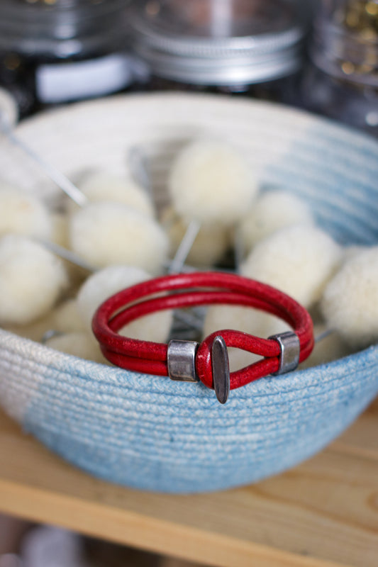 [MISFIT/SAMPLE] Leather Bracelet | REALLY RED - 7.5”