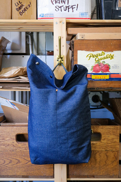 [MISFIT/SAMPLE]  DENIM FOLD-OVER BACKPACK - NYLON STRAPS - OLIVE