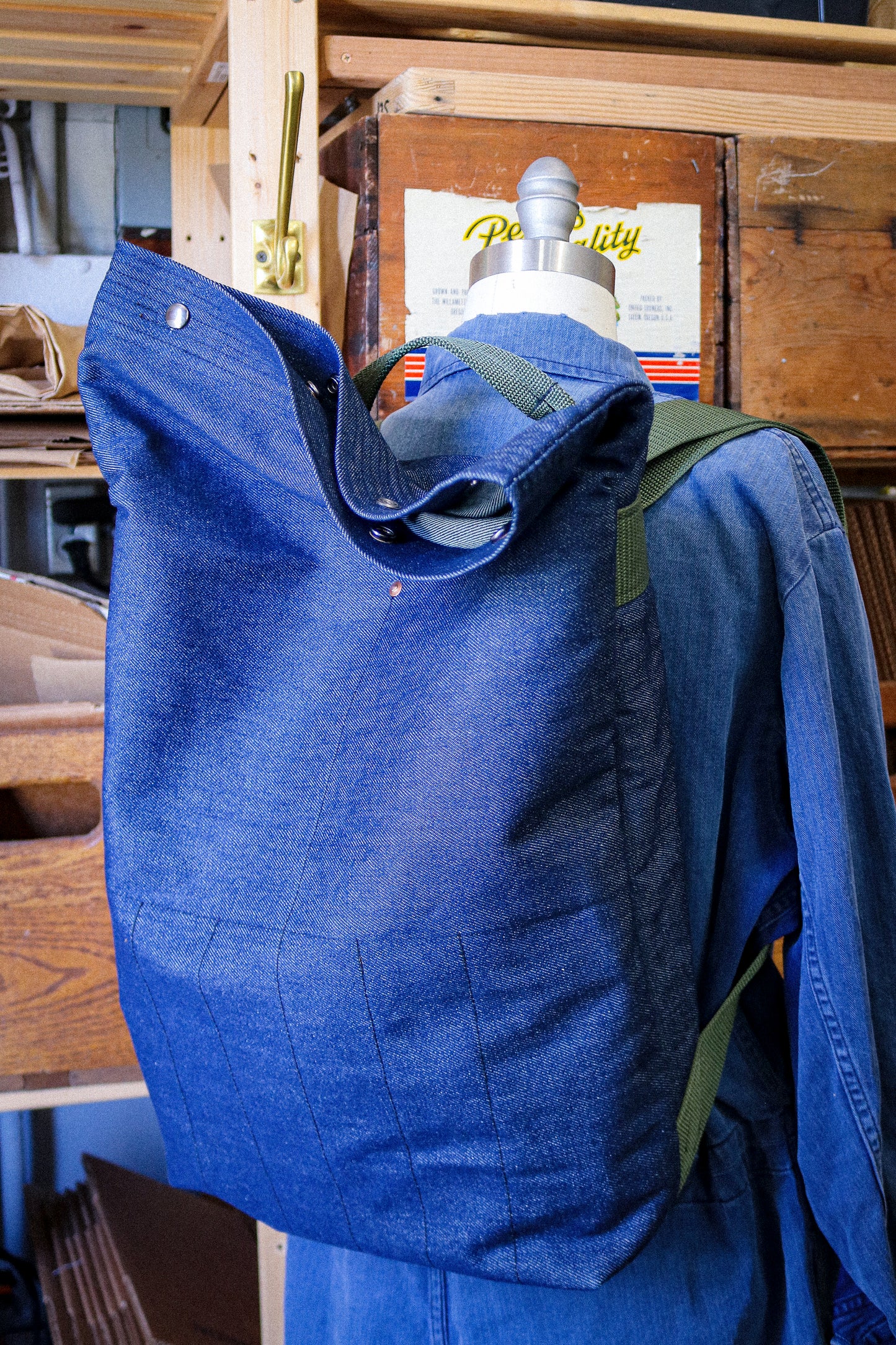 [MISFIT/SAMPLE]  DENIM FOLD-OVER BACKPACK - NYLON STRAPS - OLIVE